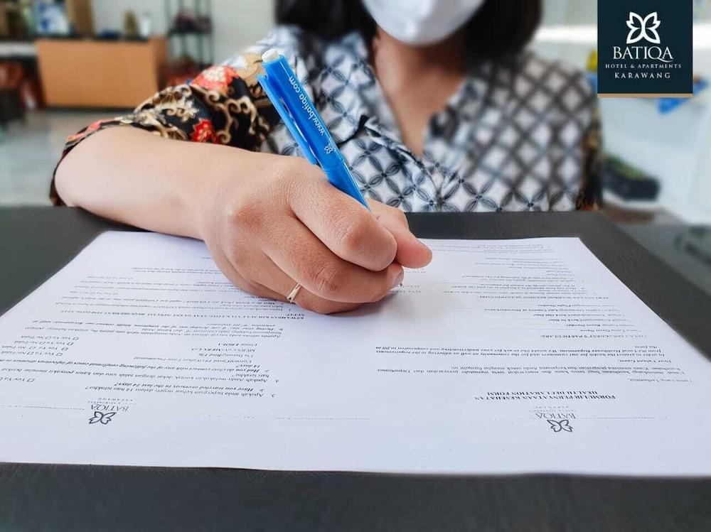 Batiqa Hotel & Apartments Karawang Eksteriør billede