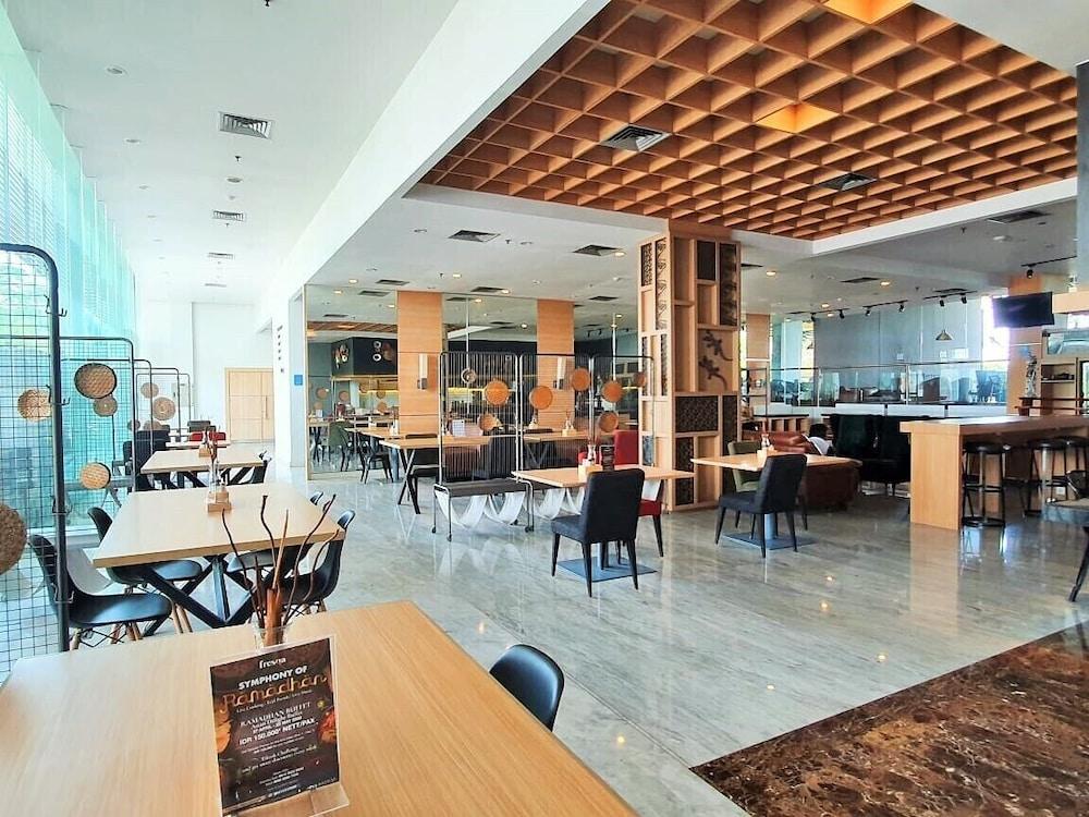 Batiqa Hotel & Apartments Karawang Eksteriør billede