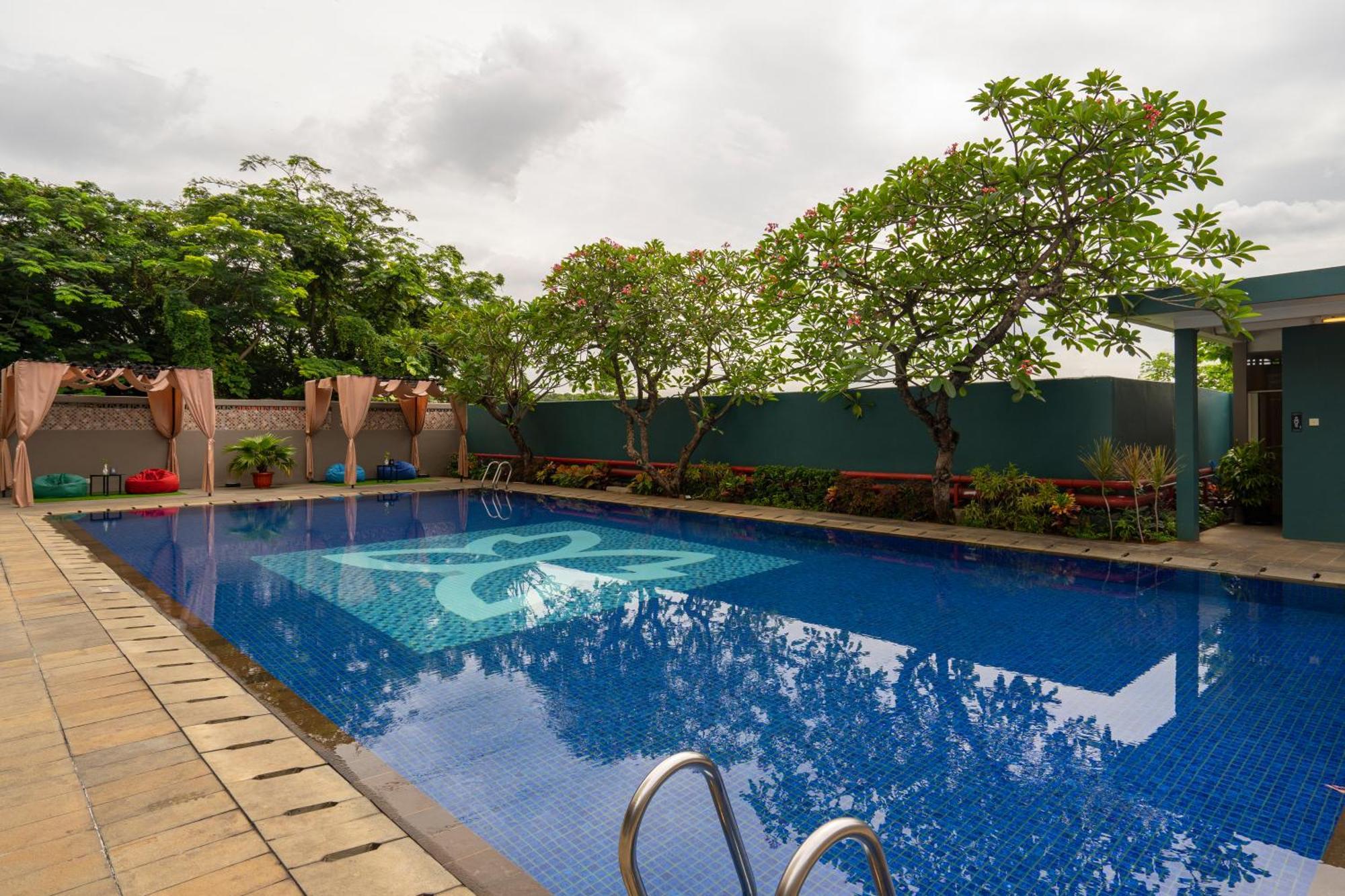 Batiqa Hotel & Apartments Karawang Eksteriør billede