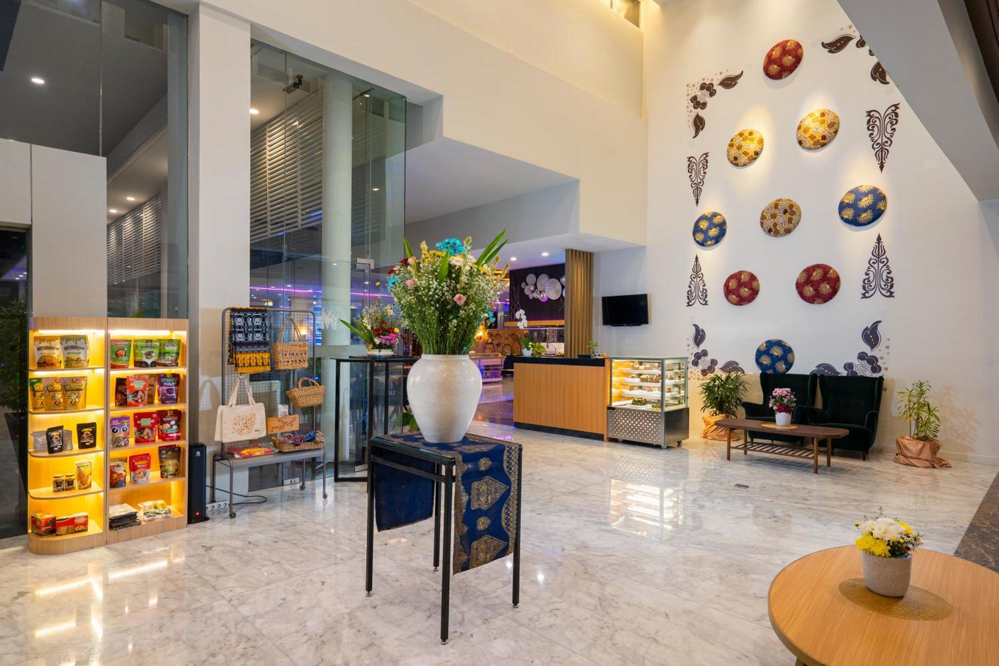 Batiqa Hotel & Apartments Karawang Eksteriør billede