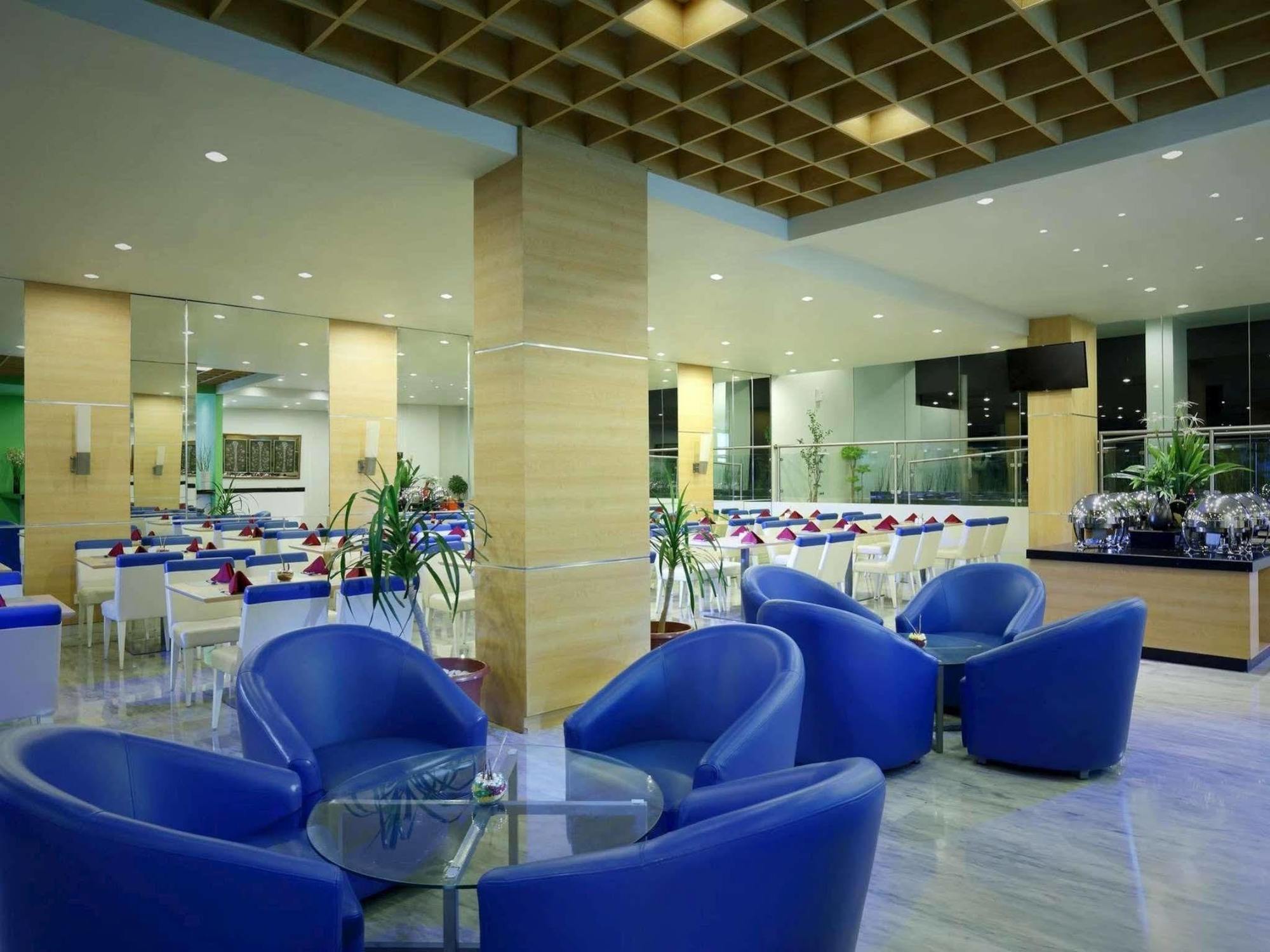 Batiqa Hotel & Apartments Karawang Eksteriør billede