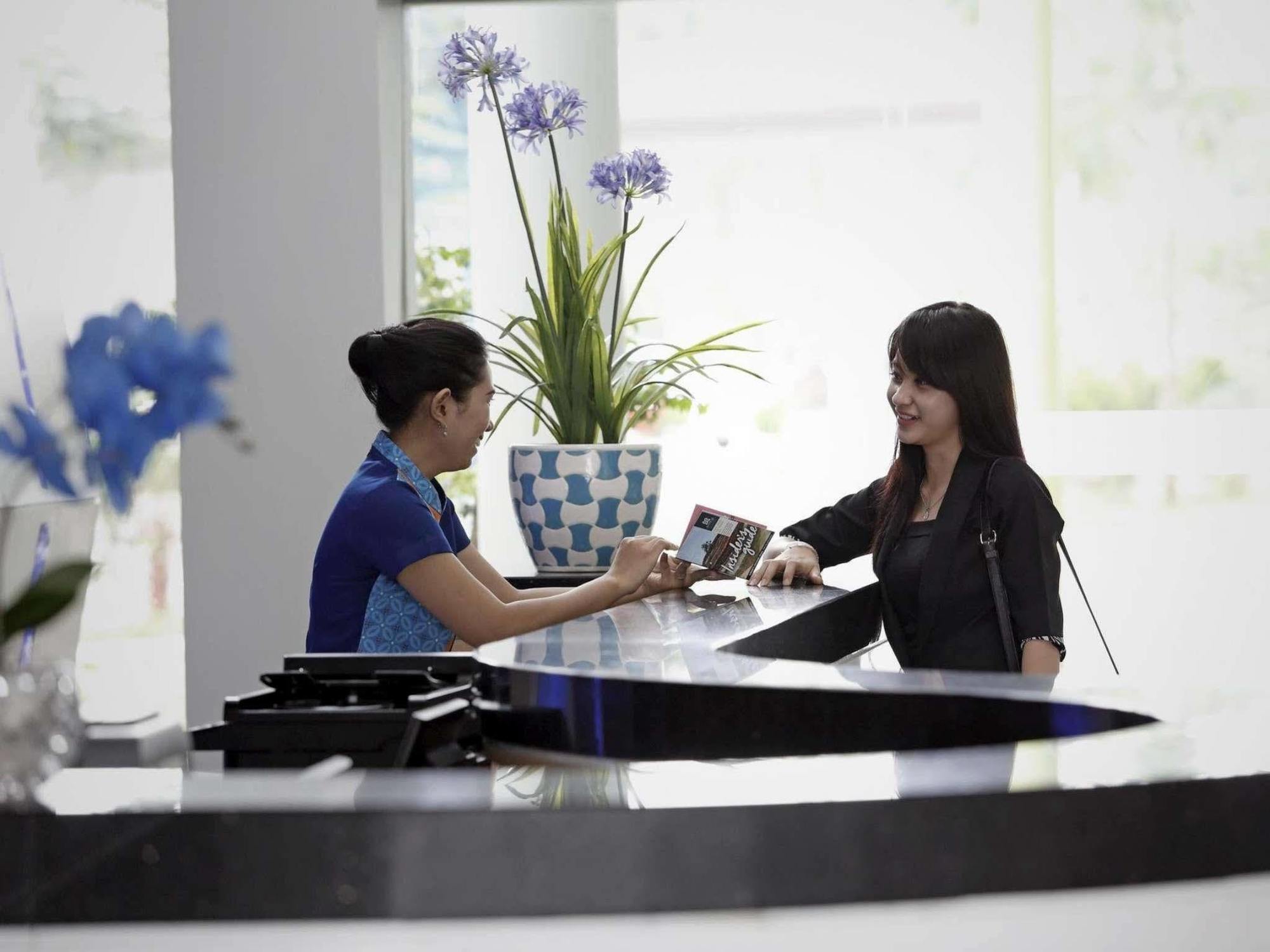 Batiqa Hotel & Apartments Karawang Eksteriør billede