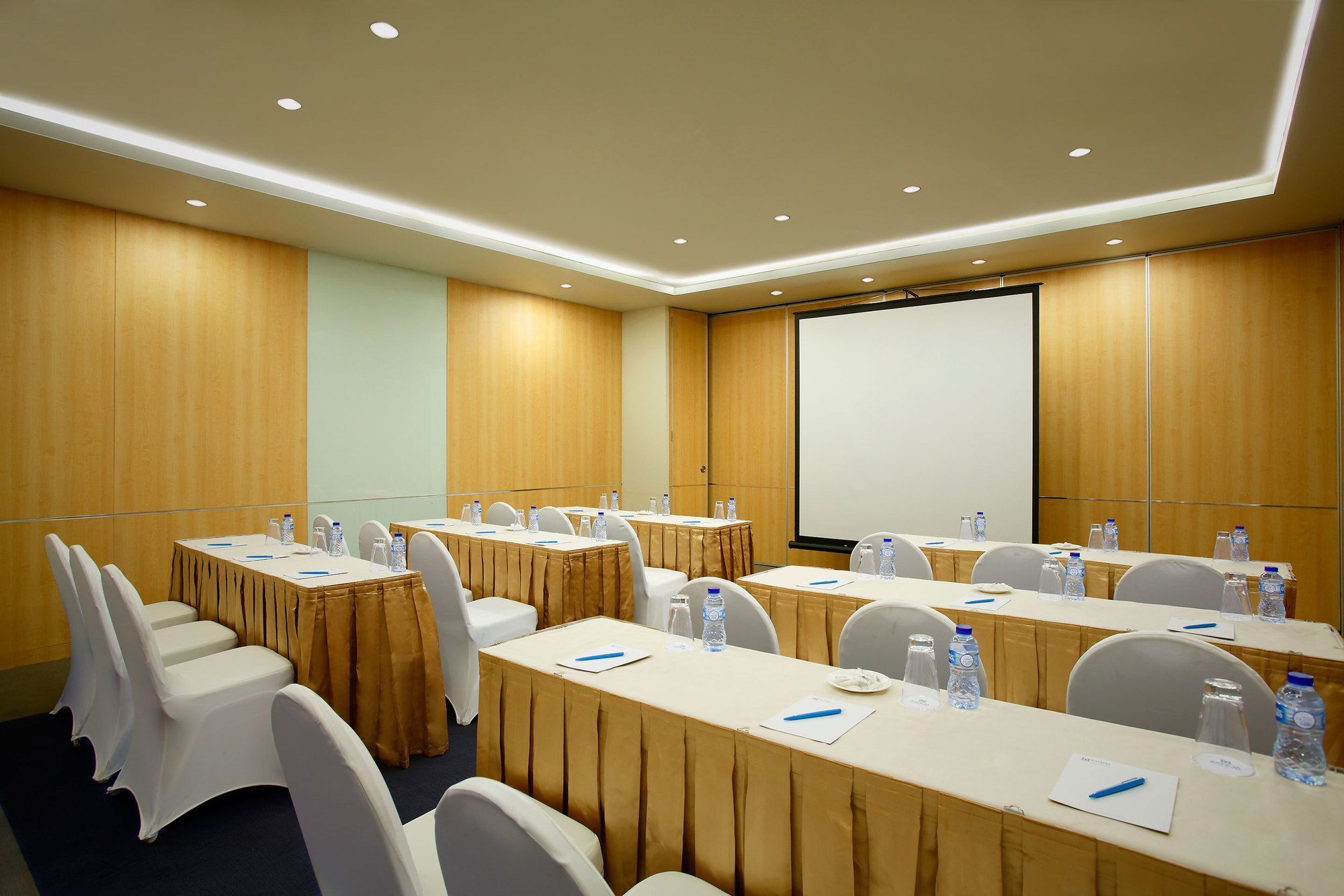 Batiqa Hotel & Apartments Karawang Eksteriør billede